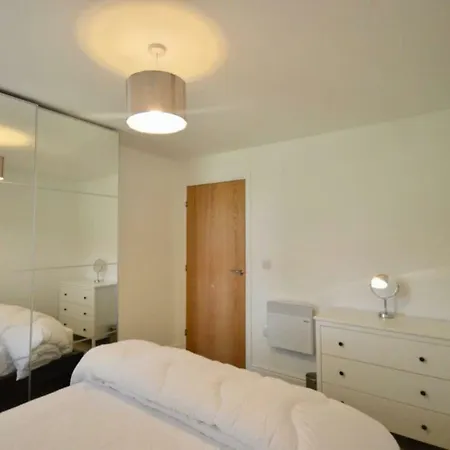 Apartment Stylish 2 Bedroom In Downtown Bristol