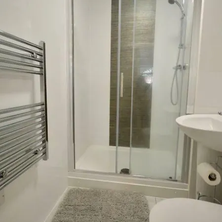 Stylish 2 Bedroom In Downtown Apartment Bristol