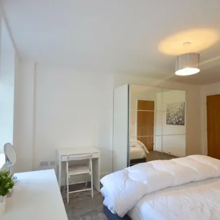 Stylish 2 Bedroom In Downtown Bristol