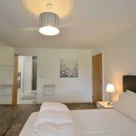Stylish 2 Bedroom In Downtown Apartment