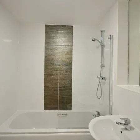 Stylish 2 Bedroom In Downtown * Bristol