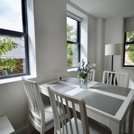 Stylish 2 Bedroom In Downtown شقة *